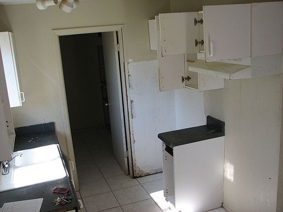 4th image of 2710 Elmwood St
