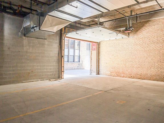 4th image of 4052 N Hermitage Ave #4