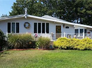 28 Peter Rd, Ronkonkoma, NY 11779