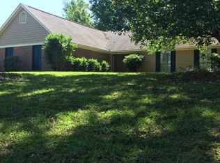 404 Lake Forest Dr, Vicksburg, MS 39183