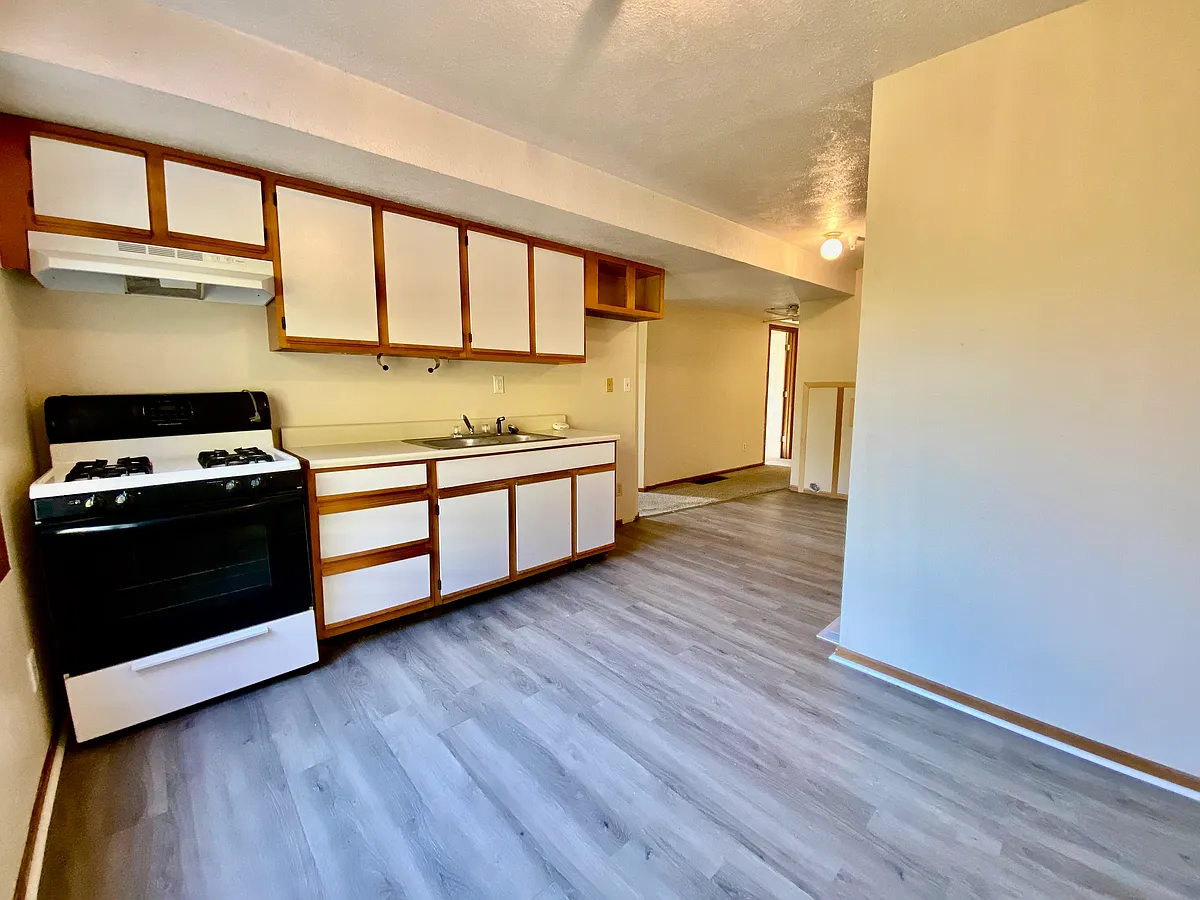 Building Photo - 584 1st St #584D