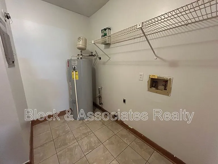 316A Windsor Manor Way — Photo 4