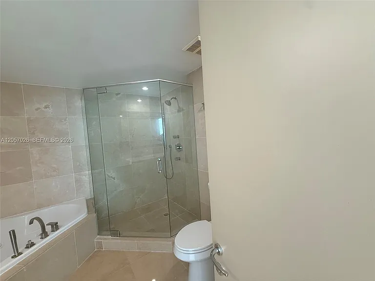 6000 Indian Creek Dr #17A — Photo 13