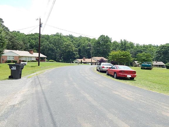 5th image of 205 Beechwood Dr