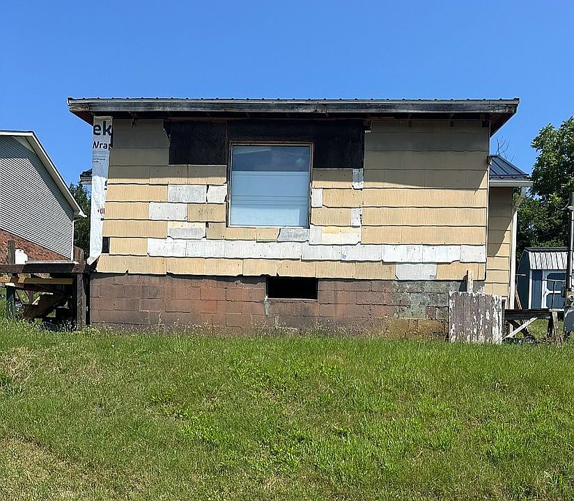 2nd image of 818 W Jackson St