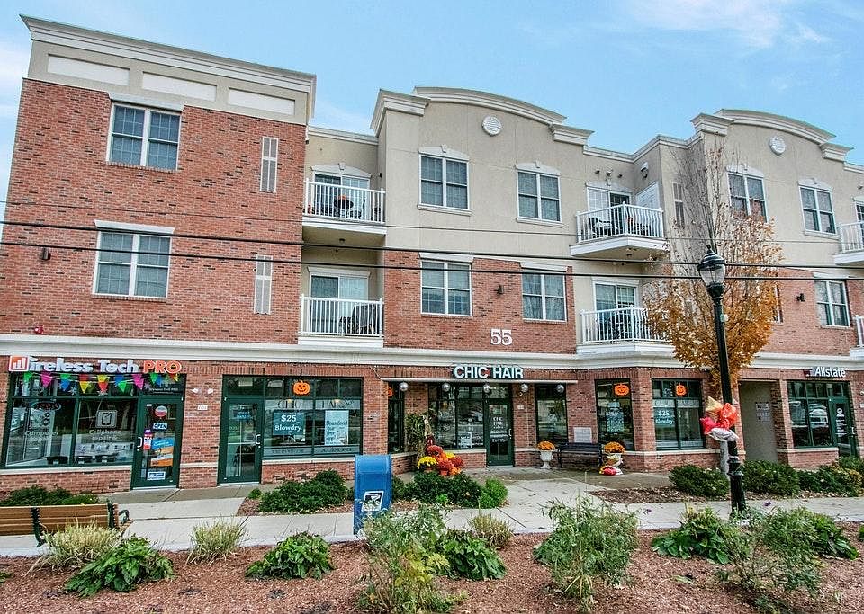 1st image of 55 Emerson Plz E APT 209