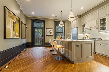 Rented by Dixon Advisory USA Inc.