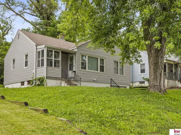 7027 N 33rd St, Omaha, NE 68112