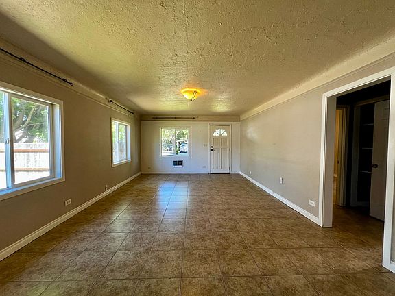 3rd image of 916 S 11th Ave