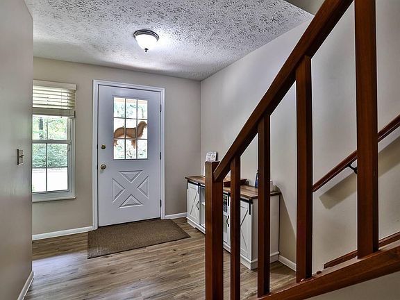 4th image of 49 Springhouse Dr