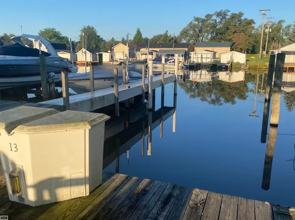 13 Pine River Rd, Saint Clair, MI 48079