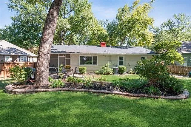 7740 Howe Dr — Photo 3