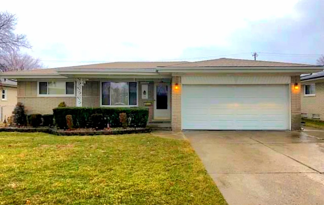 3 bed, 1.5 bath, 1432 sqft, $1,800 — Photo 1