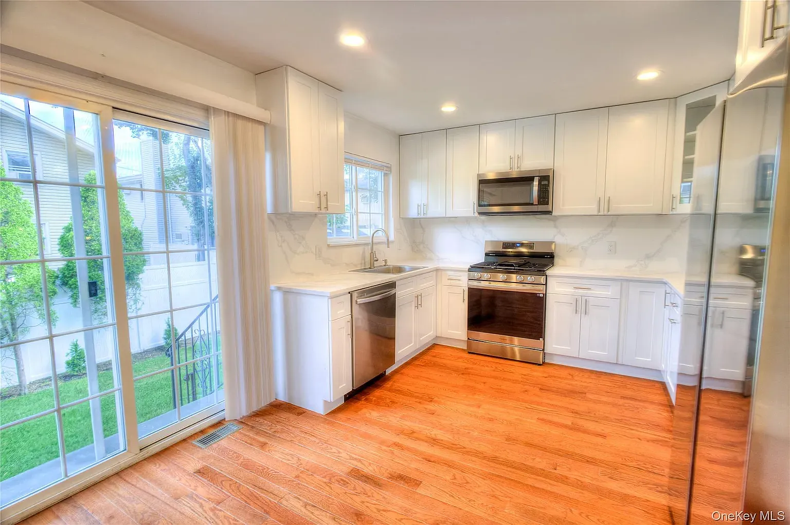 3 bed, 2.5 bath, 3090 sqft, $5,750 — Photo 4