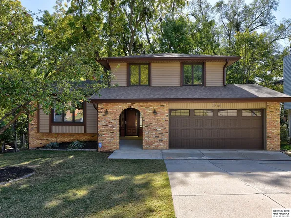 3719 Lawnwood Dr, Bellevue, NE 68123