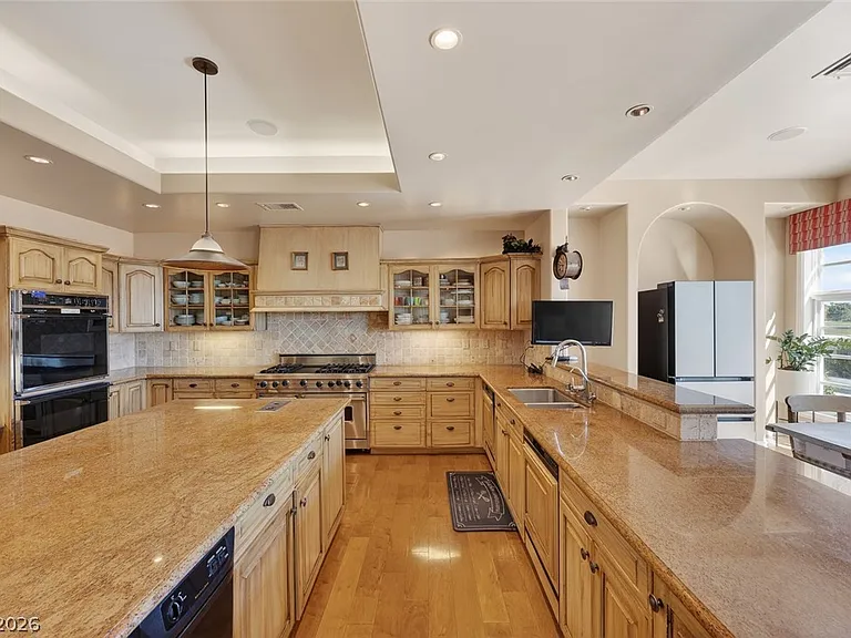 22 Burning Tree Ct — Photo 12