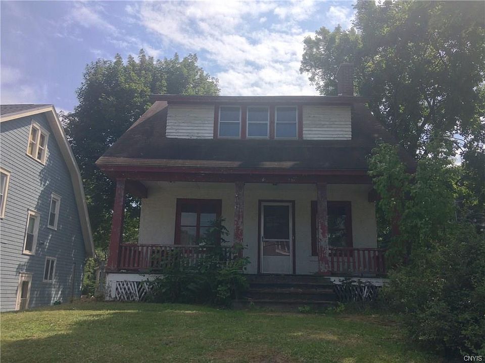 1st image of 221 Parkway Dr