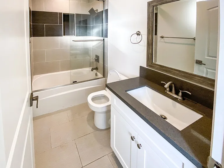 1153 W 37th Dr #1 — Photo 11