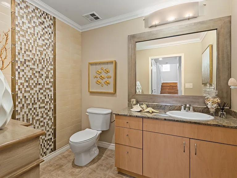 300 W Beech St #3 — Photo 8