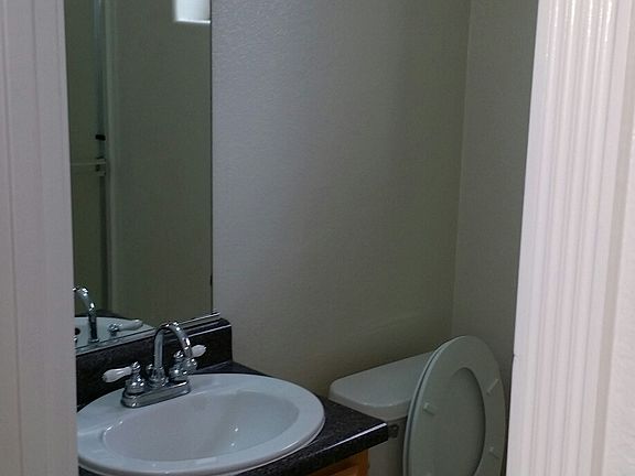 5th image of 203 N Autumn St APT 3