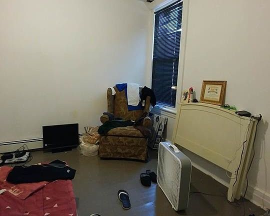 5th image of 102 Oak St