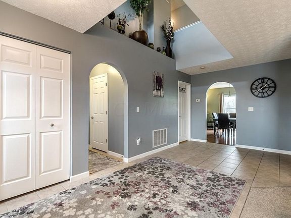 4th image of 404 Evergreen Cir