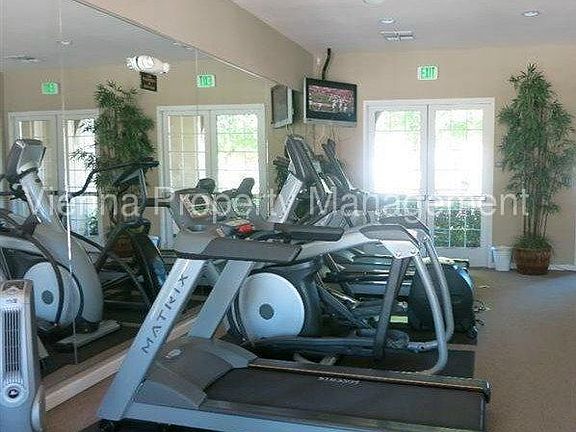 4th image of 182 Talmont Cir