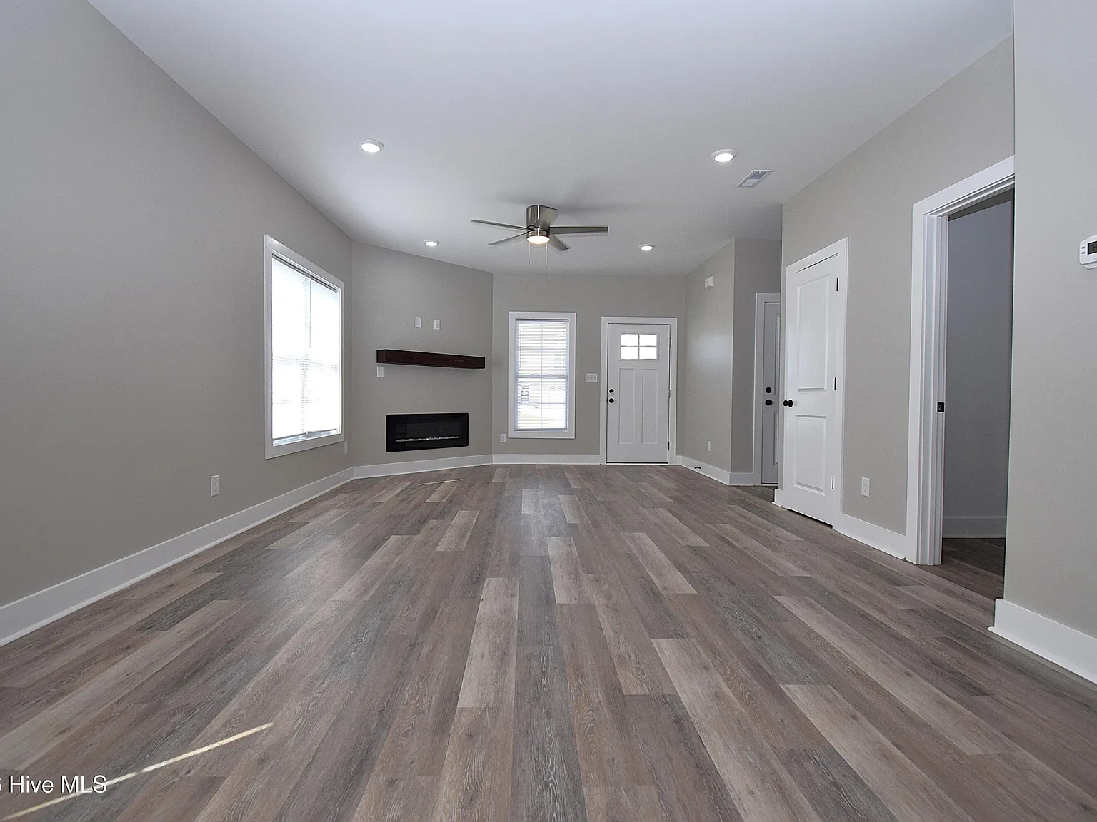 4 bed, 3.5 bath, $2,000 — Photo 2