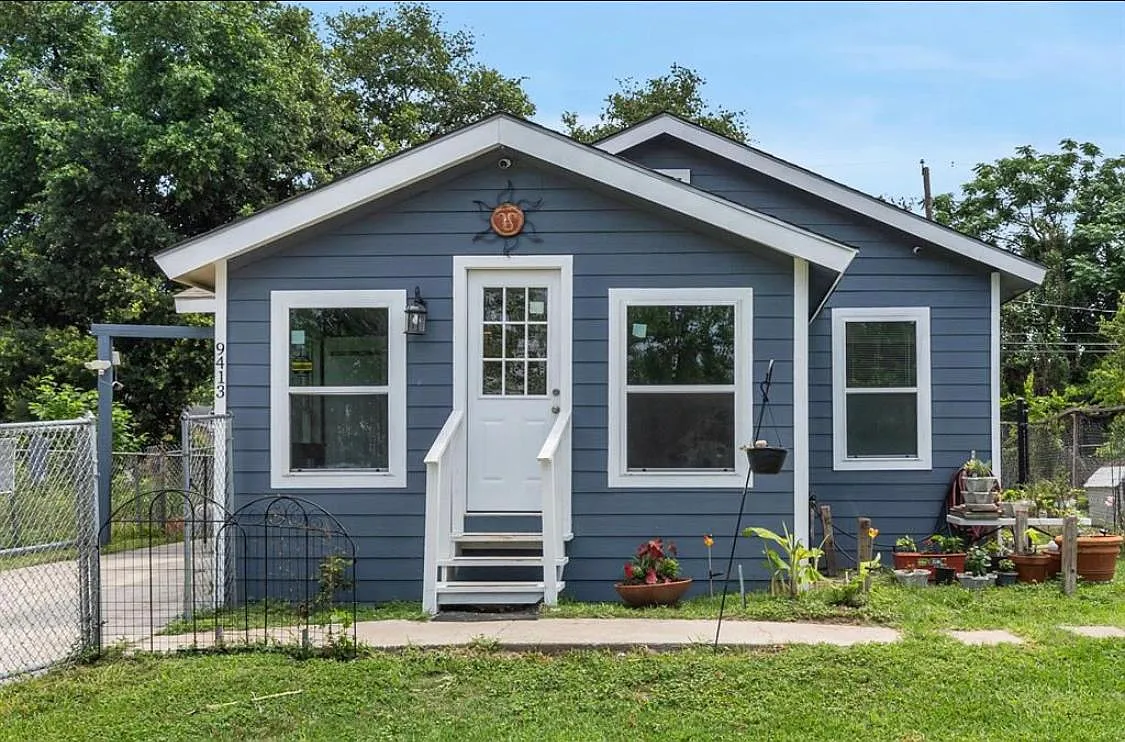 9413 Clinton Dr — Photo 2