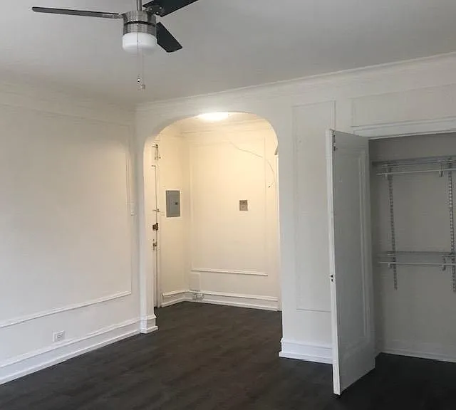 1 Br Living Room - Foyer