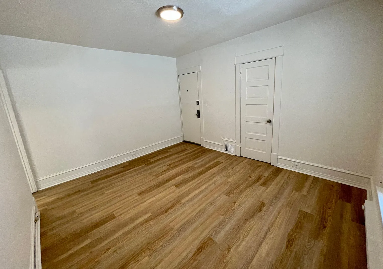 Adams Apartments — Photo 3
