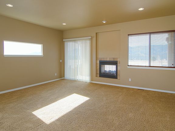 paradise_livingroom_12152015