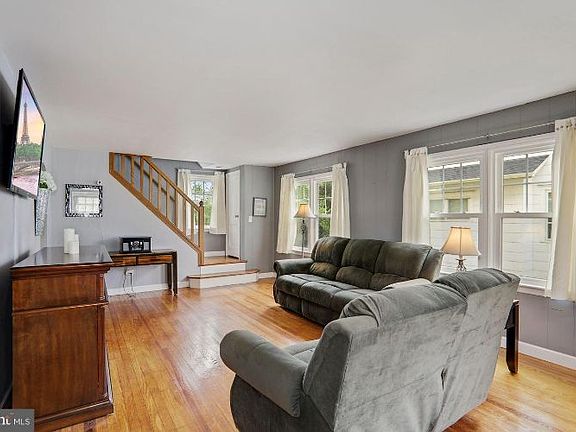 4th image of 2330 48th St