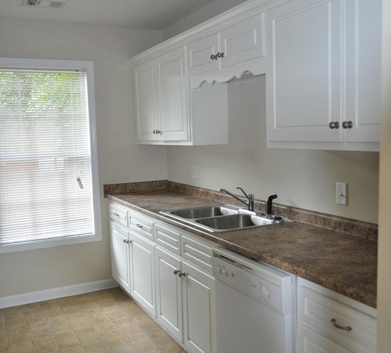 1st image of 101 Lindsay Ct #B