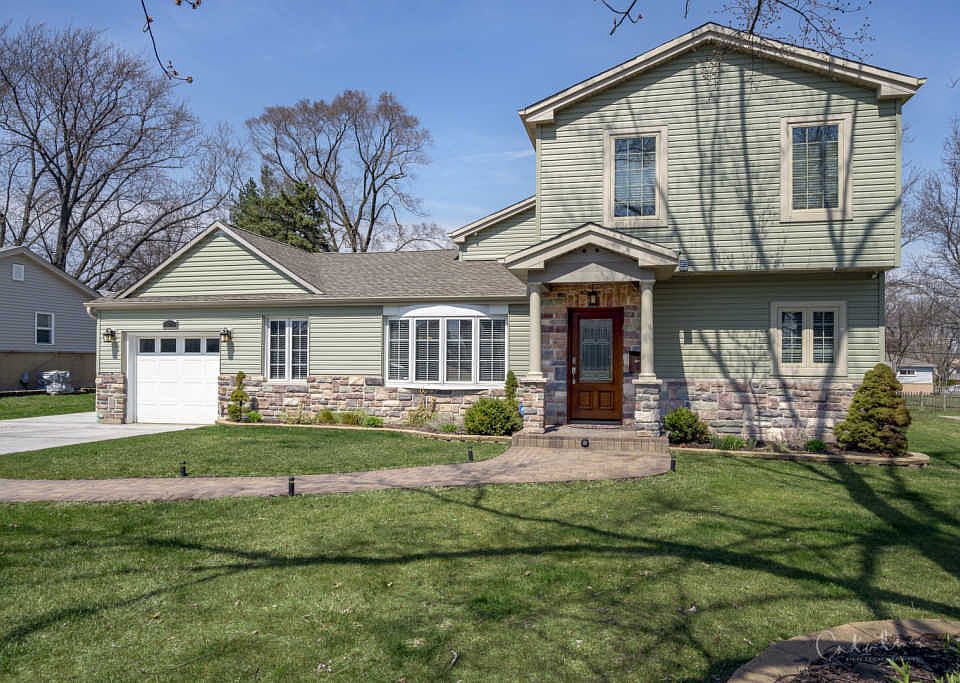 1st image of 70 Bradley Ln