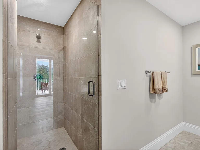 834 Bay Colony Dr S — Photo 35