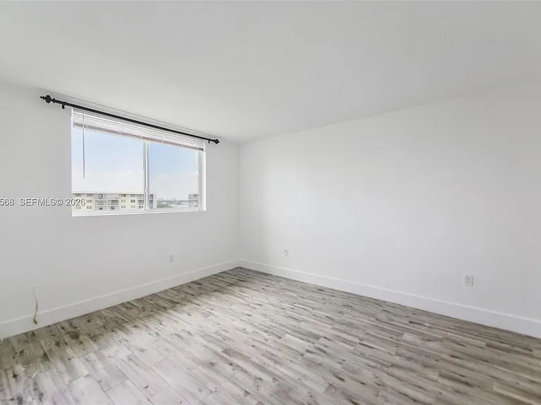 2851 Leonard Dr #J505 — Photo 8
