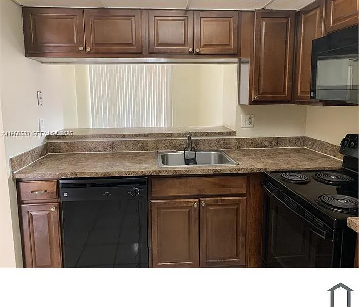 Point South Condo — Photo 3