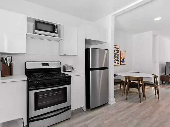 3rd image of 7315 Carlyle Ave APT 14