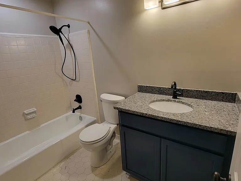 741 Longwood Dr — Photo 6