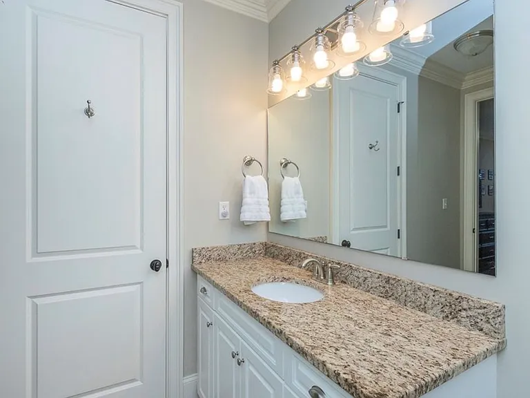 122 Regatta Dr — Photo 37
