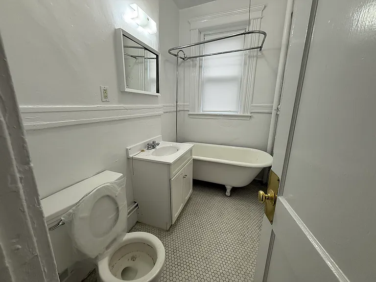 120 Warren St #3 — Photo 9