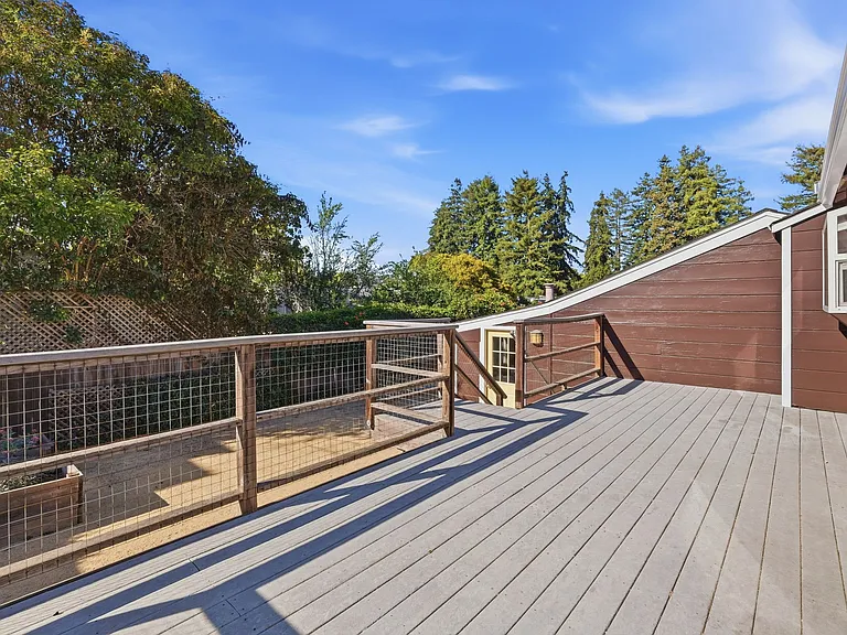 218 Mora St — Photo 34