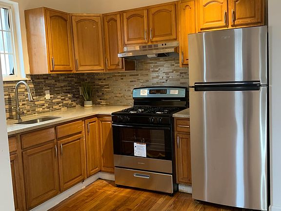 3rd image of 2929 Wickham Ave #2