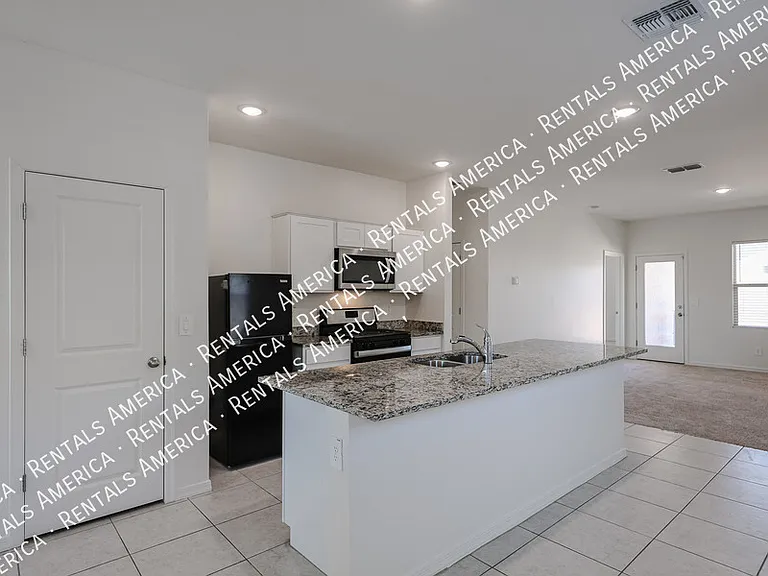 5720 W Sunrise Dr — Photo 1