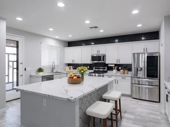 2066 S MARTINGALE Road, Gilbert, AZ 85295