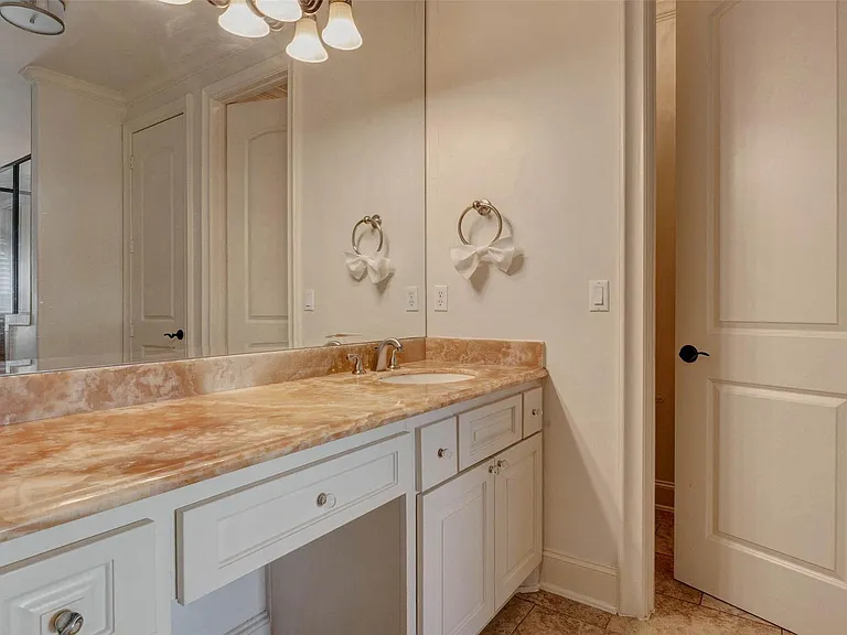 5410 Valerie St — Photo 29