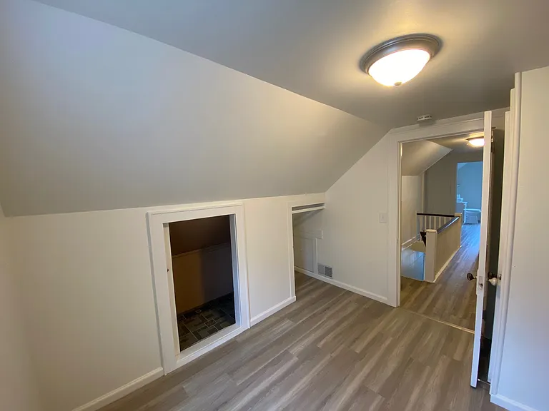 1323 Leonard St NE — Photo 35