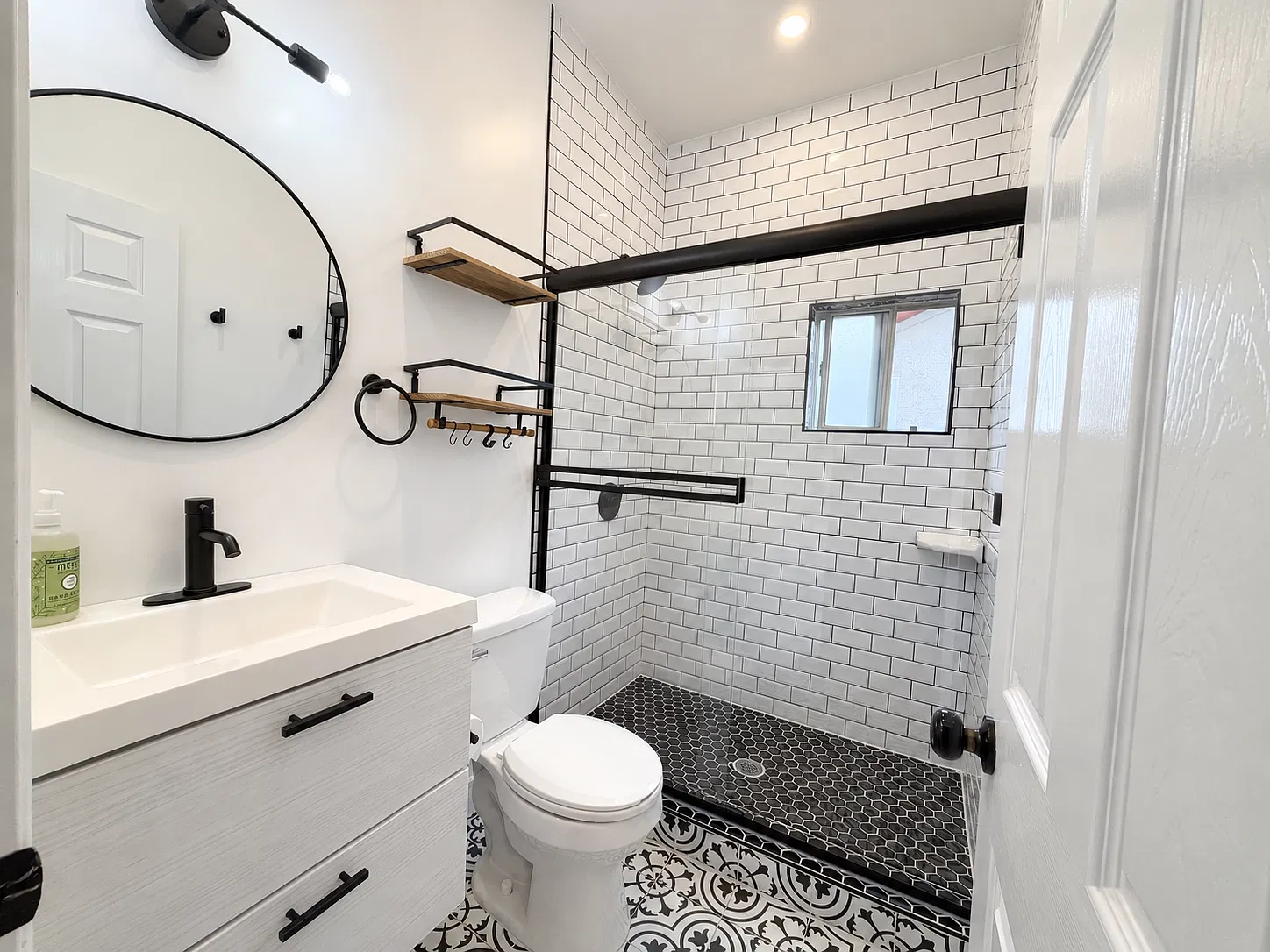 2 bed, 700 sqft, $2,495 — Photo 4