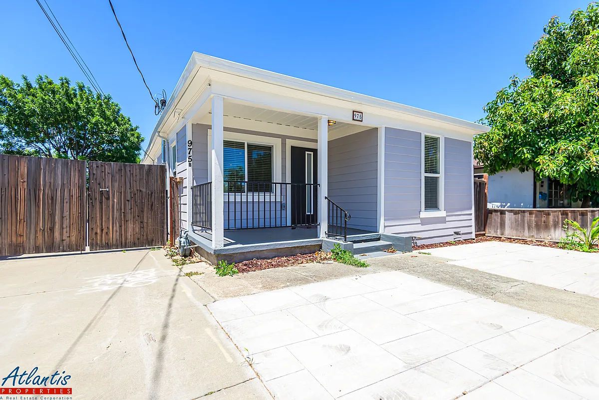 Building Photo - 975 Prevost St